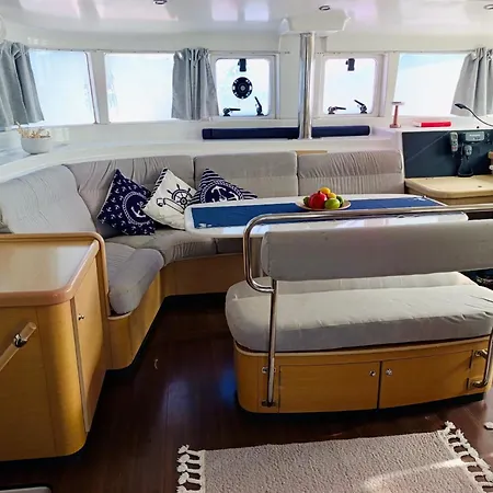 Catamaran Yatch Tour Ботель *