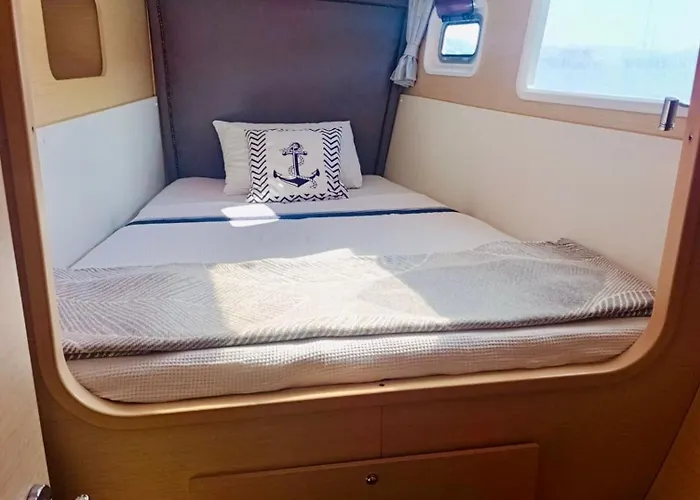 Catamaran Yatch Tour Ботель *