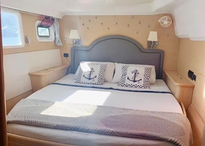 Ботель Catamaran Yatch Tour Гёчек